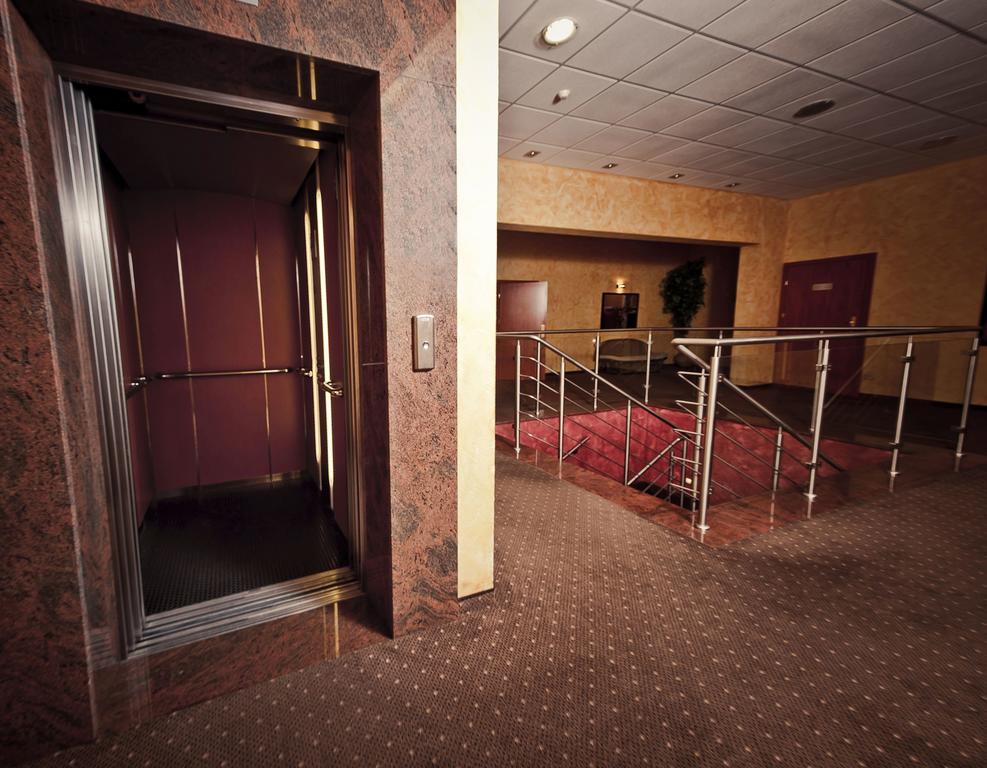 Hotel Wityng Ślesin Extérieur photo